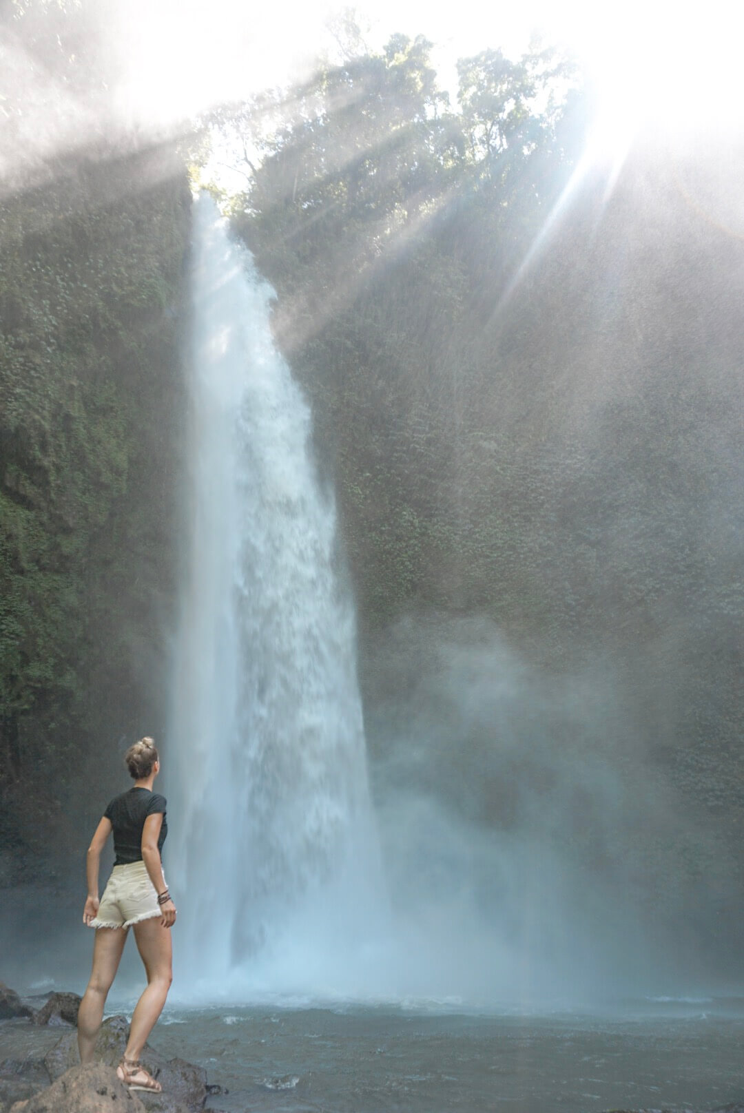 Cascade de Nungnung Falls y aller escalier Ubud Bali